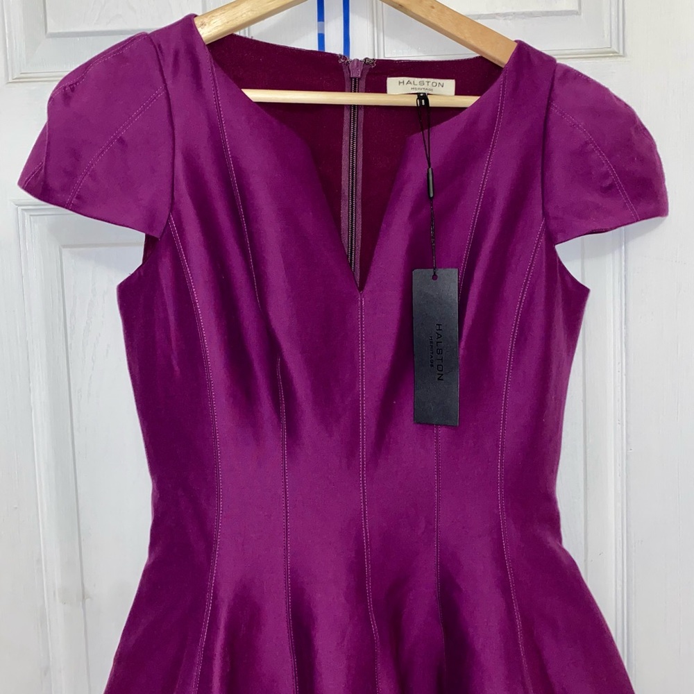 One of the lovely brand of celebrities, this dress is new, I never wore.